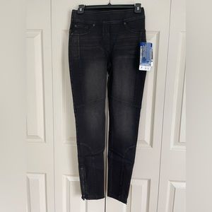 Nice black skinny jeans🖤